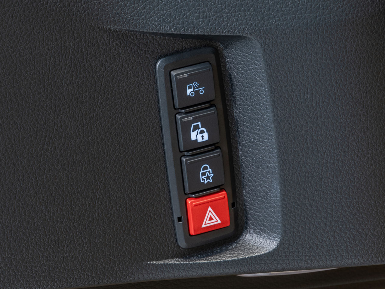 Betonvrachtwagen: MAN EasyControl bedieningspaneel aan de binnenkant van het bestuurdersportier