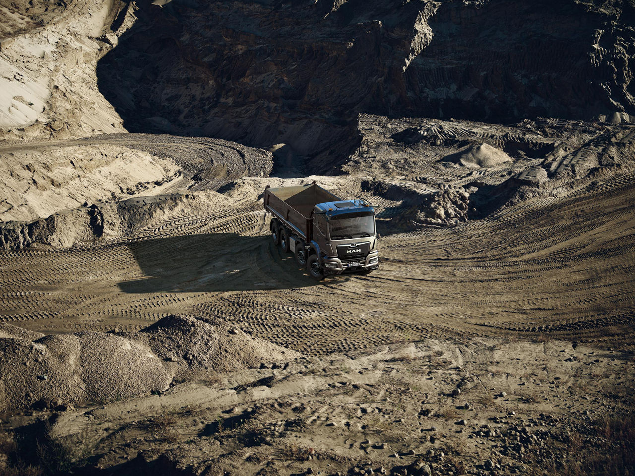 Rijden in het terrein: geen probleem met de perfect afgestemde rijprogramma's voor MAN bouwvoertuigen.