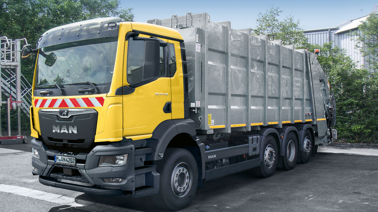 MAN refuse collector vehicle, rear loader