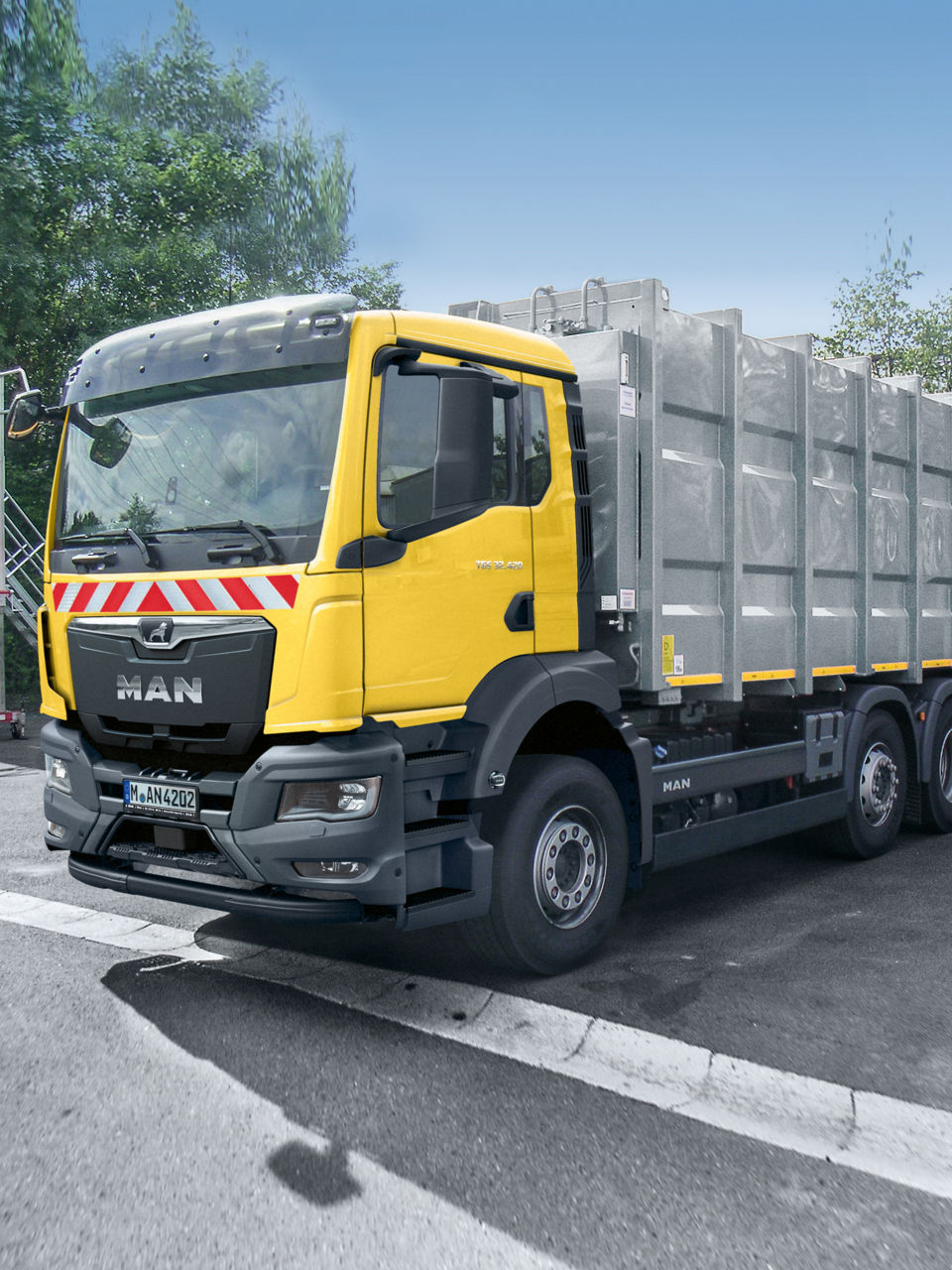 MAN refuse collector vehicle, rear loader