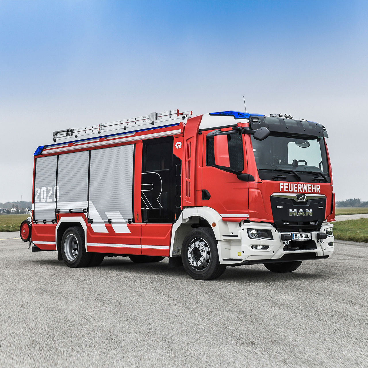 The new MAN Truck Generation is safely at your side during the most dangerous operations.