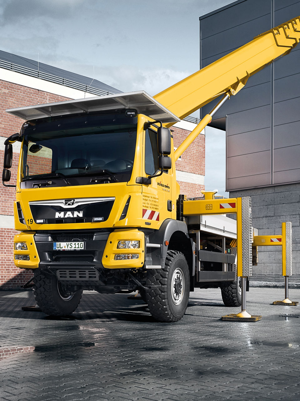 MAN crane vehicles and lifting platforms