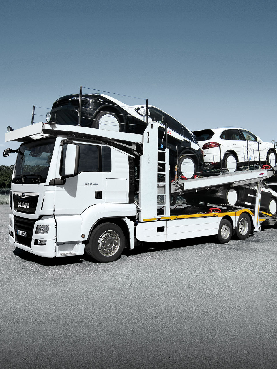 MAN special vehicles for cars & co.