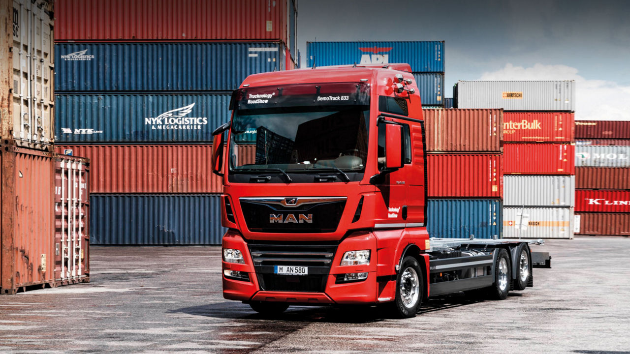 Changing systems for skips or wheeled containers