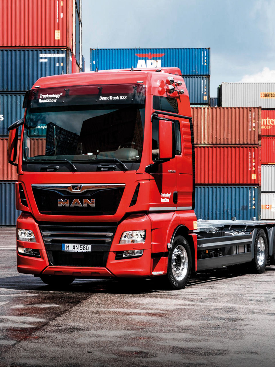 Changing systems for skips or wheeled containers