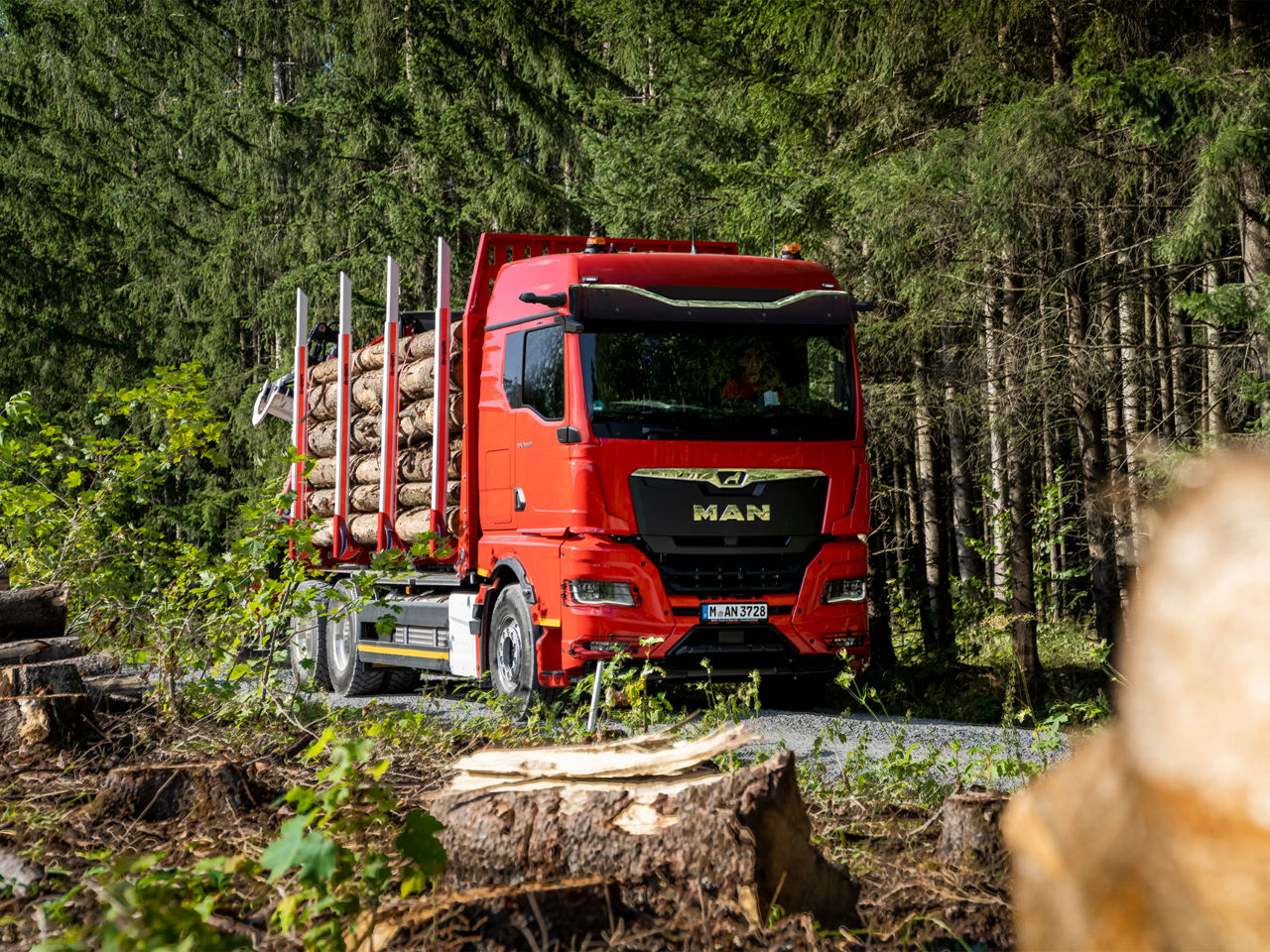 Metsäkuorma-autot: Vahvaa vetoa myös tiettömillä taipaleilla.