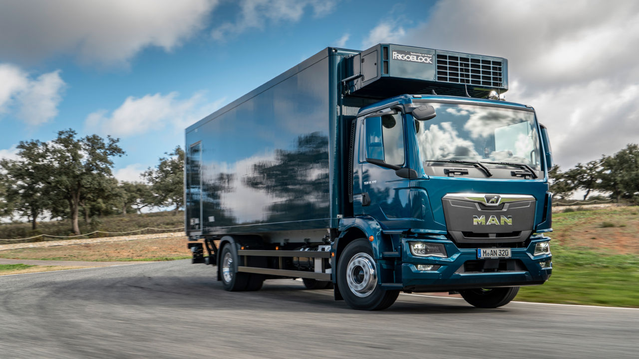 MAN vehicle with refrigerated body