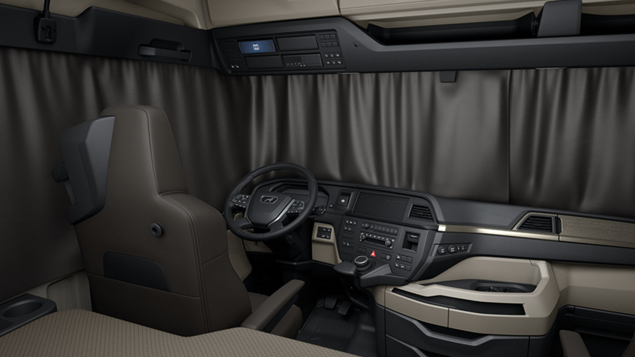 The curtains are made of particularly hard-wearing, easy to clean fabric. The opaque continuous transverse curtain darkens the sleeping area completely.