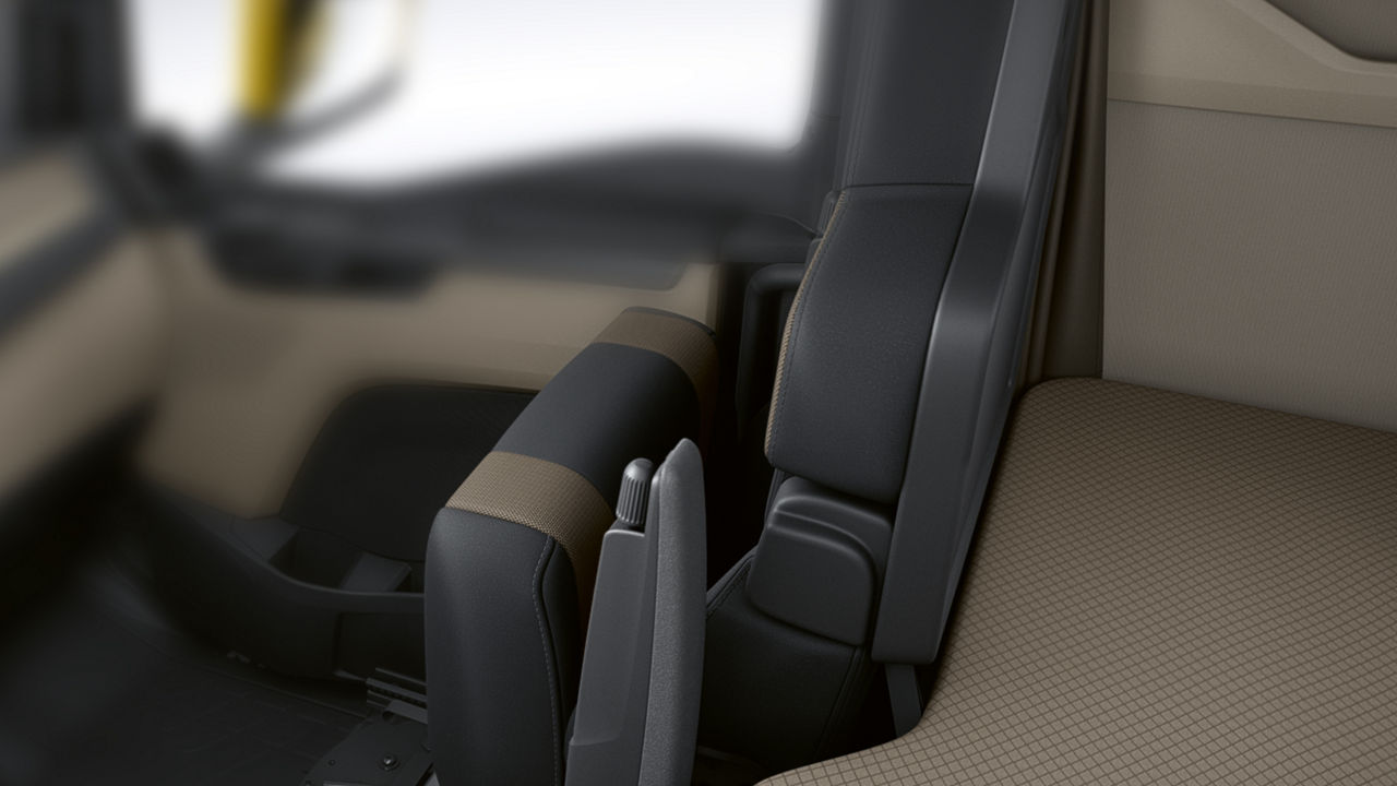 MAN Vario passasjersete med oppklappbar setepute