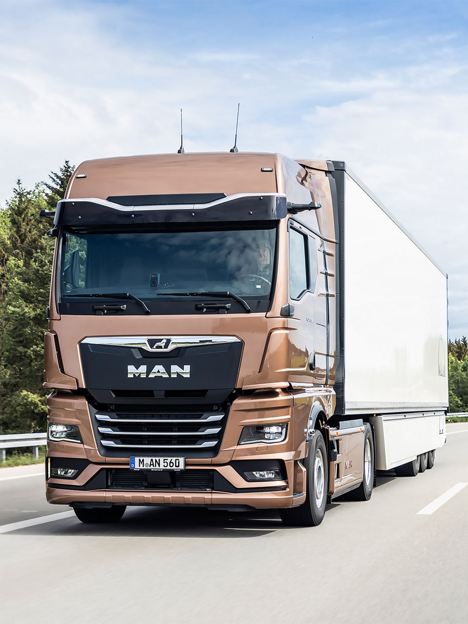 De MAN TGX valt op door de nieuw vormgegeven cabine en het karakteristieke design.