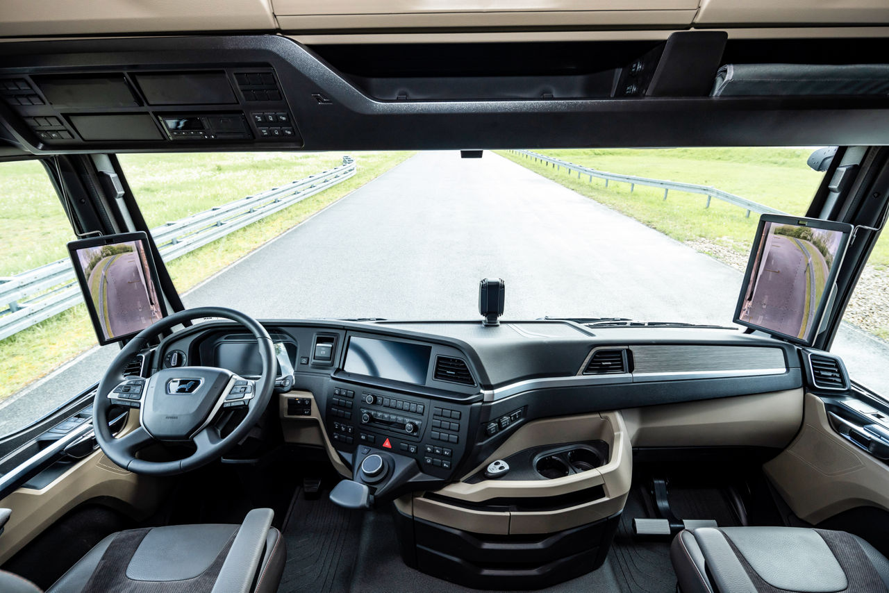 Op de chauffeur afgestemd console met de nadruk op overzichtelijkheid.