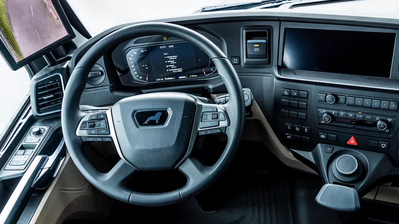 The multifunction steering wheel can be flexibly adjusted.