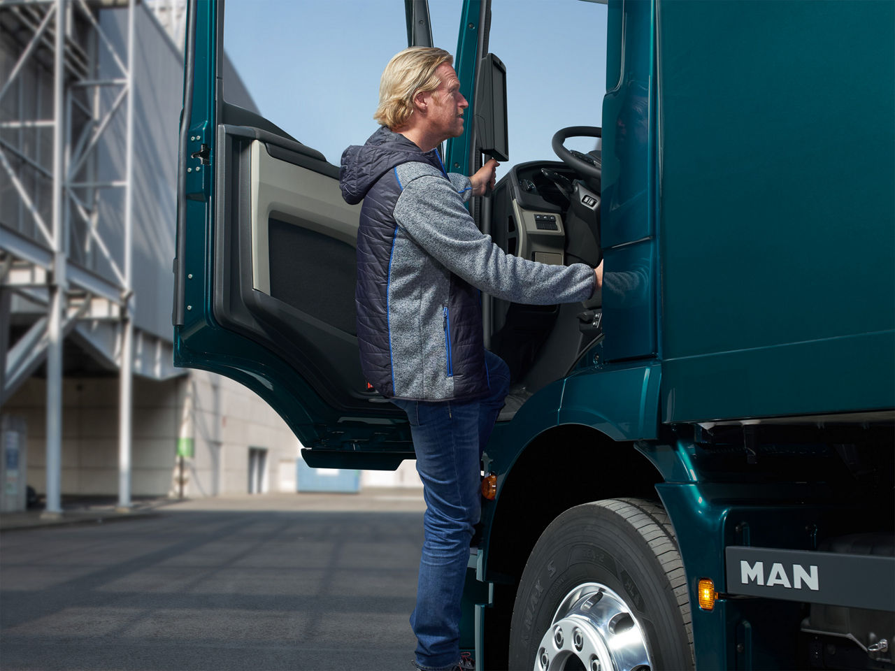 Generous door opening angle