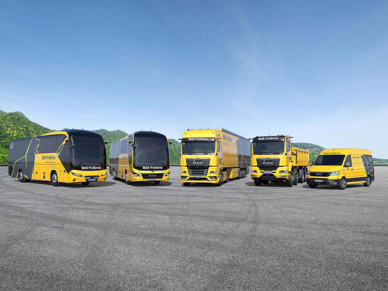 Kleine Abbildung der MAN ProfiDrive Fahrzeugpalette, bestehend aus Reisebus, Linienbus, Sattelzugmaschine, Kipper und Transporter.