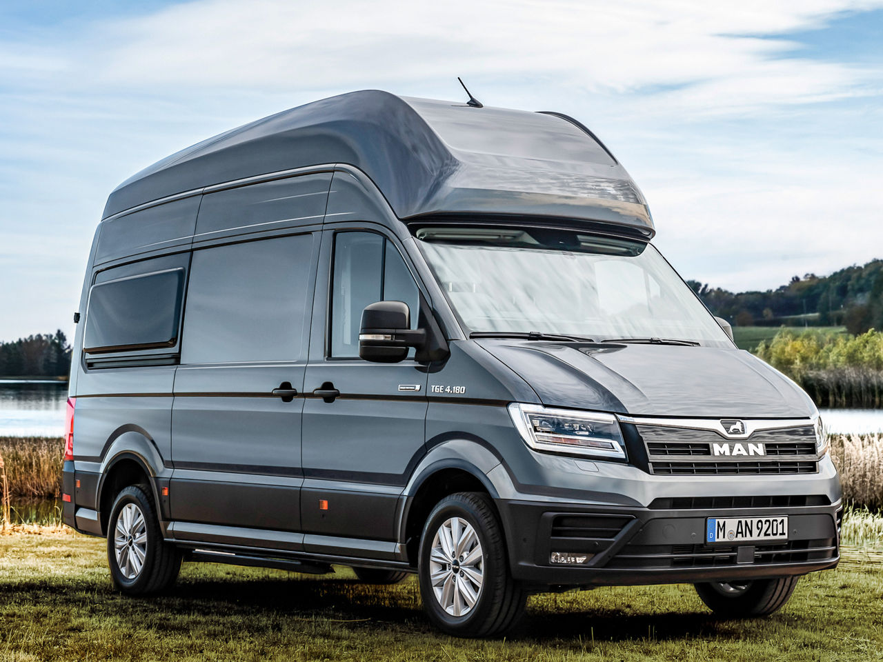 Das MAN TGE Basisfahrzeug Camper Van mit 4x4-Allradantrieb für flexible Einsatzmöglichkeiten.
