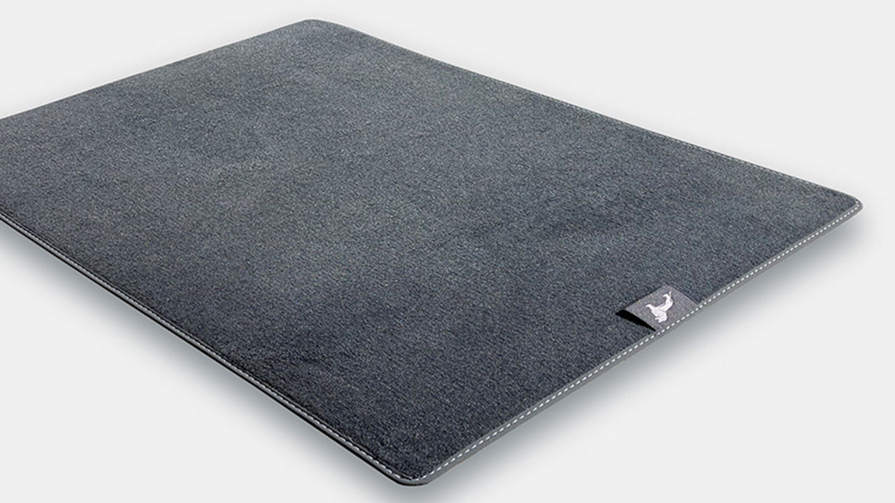 Textilní rohož pro tunel motoru