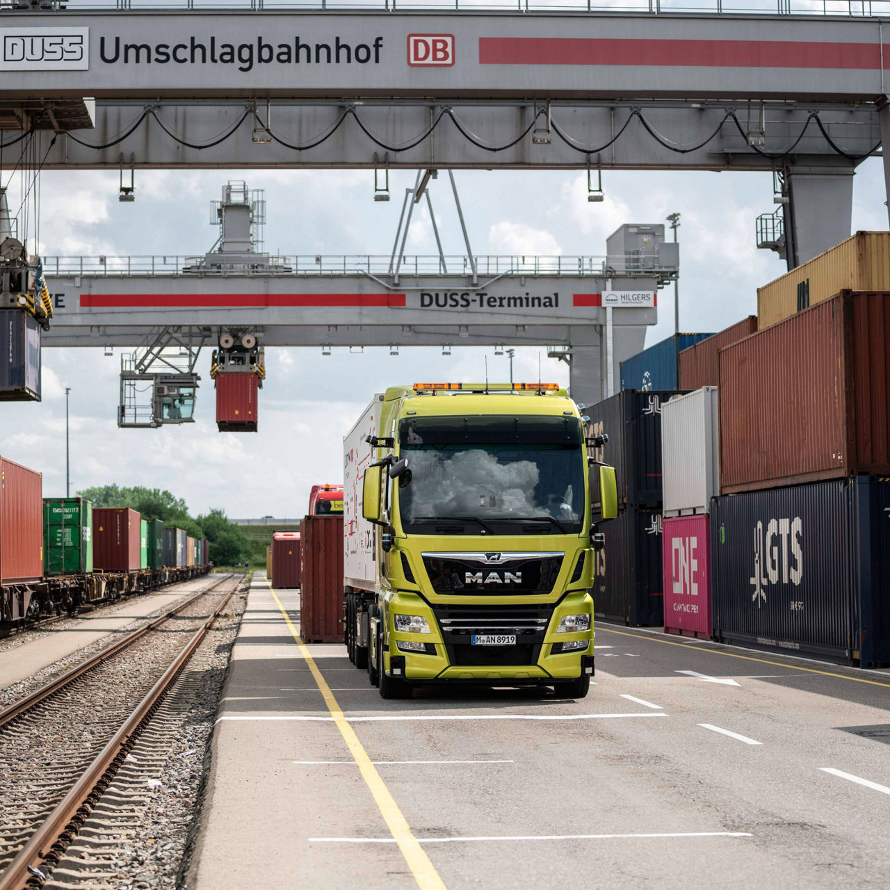 Fully automated MAN truck in a container terminal