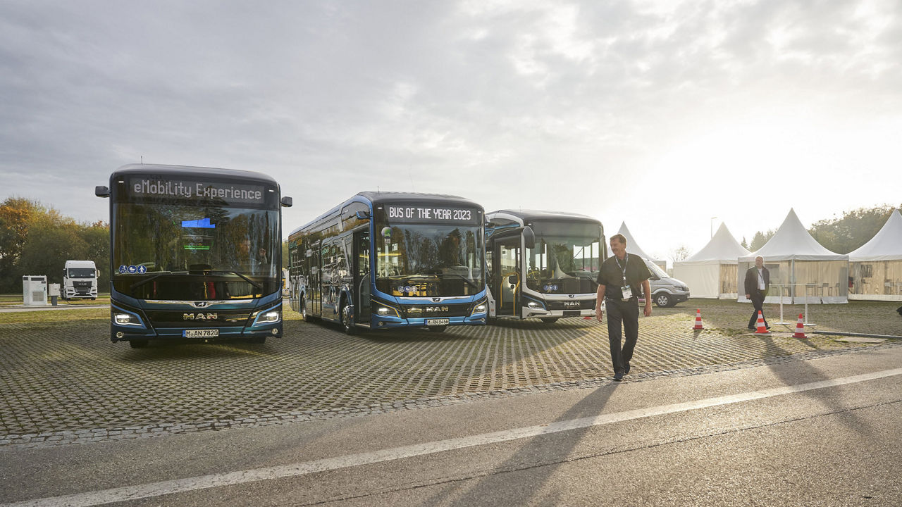 Die Busse der MAN Lion’s E Serie stehen nebeneinander