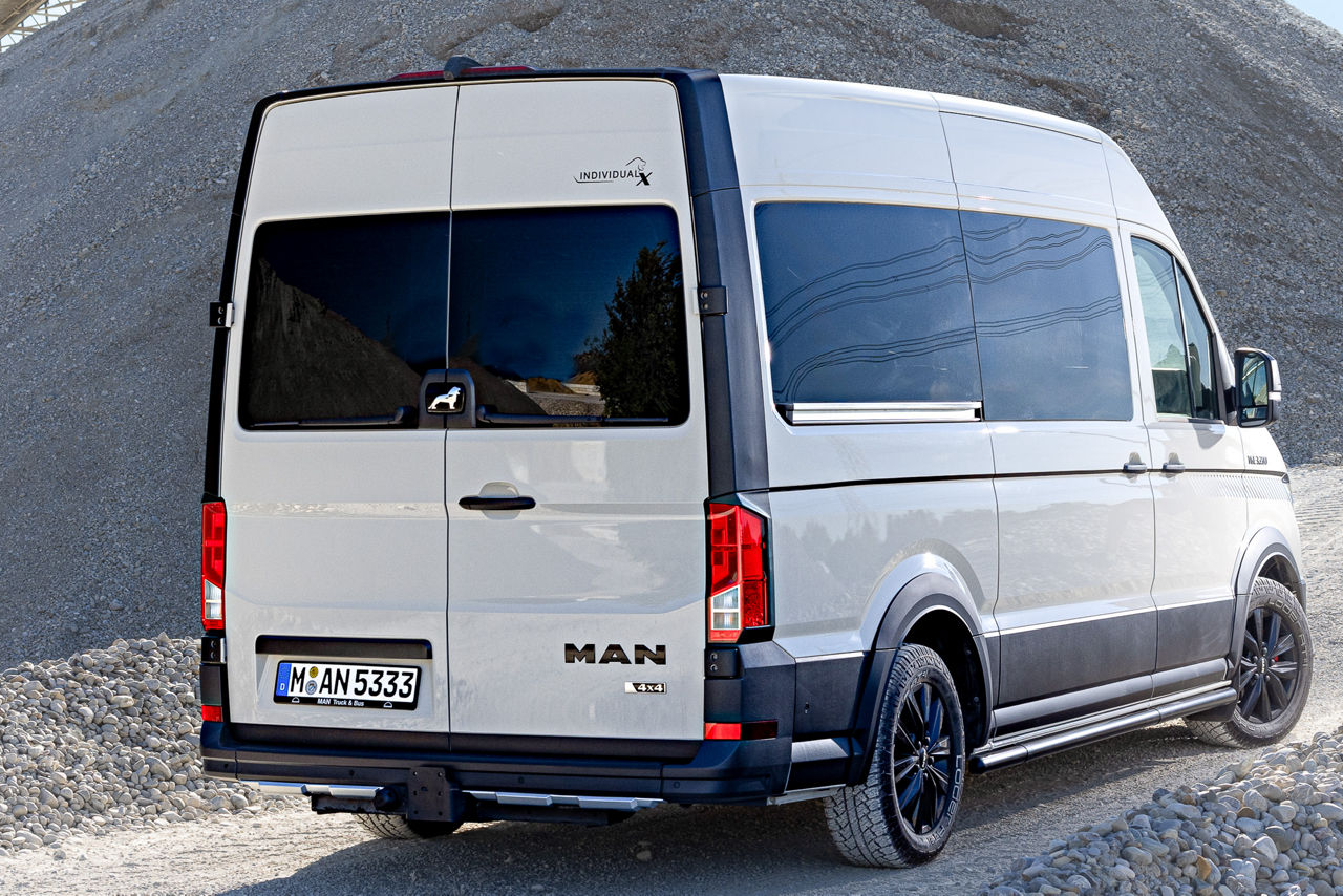 The rear of the MAN TGX Individual Lion X with the black hinge covers, the rear underride protection and the rear door trims