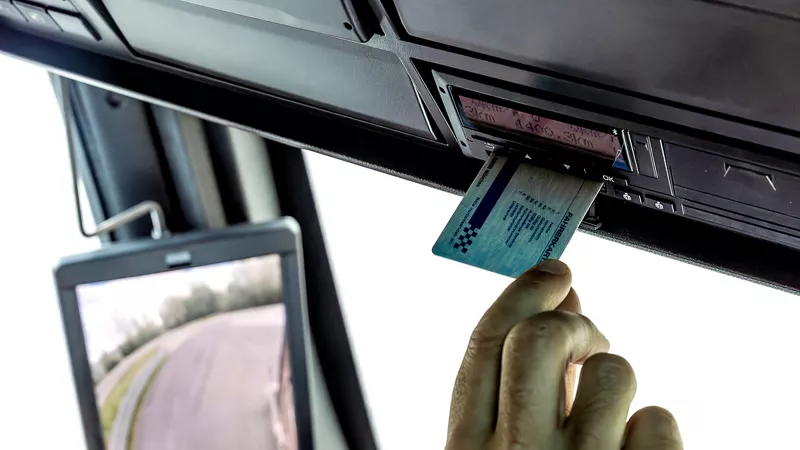 Spracherkennung via Fahrerkarte