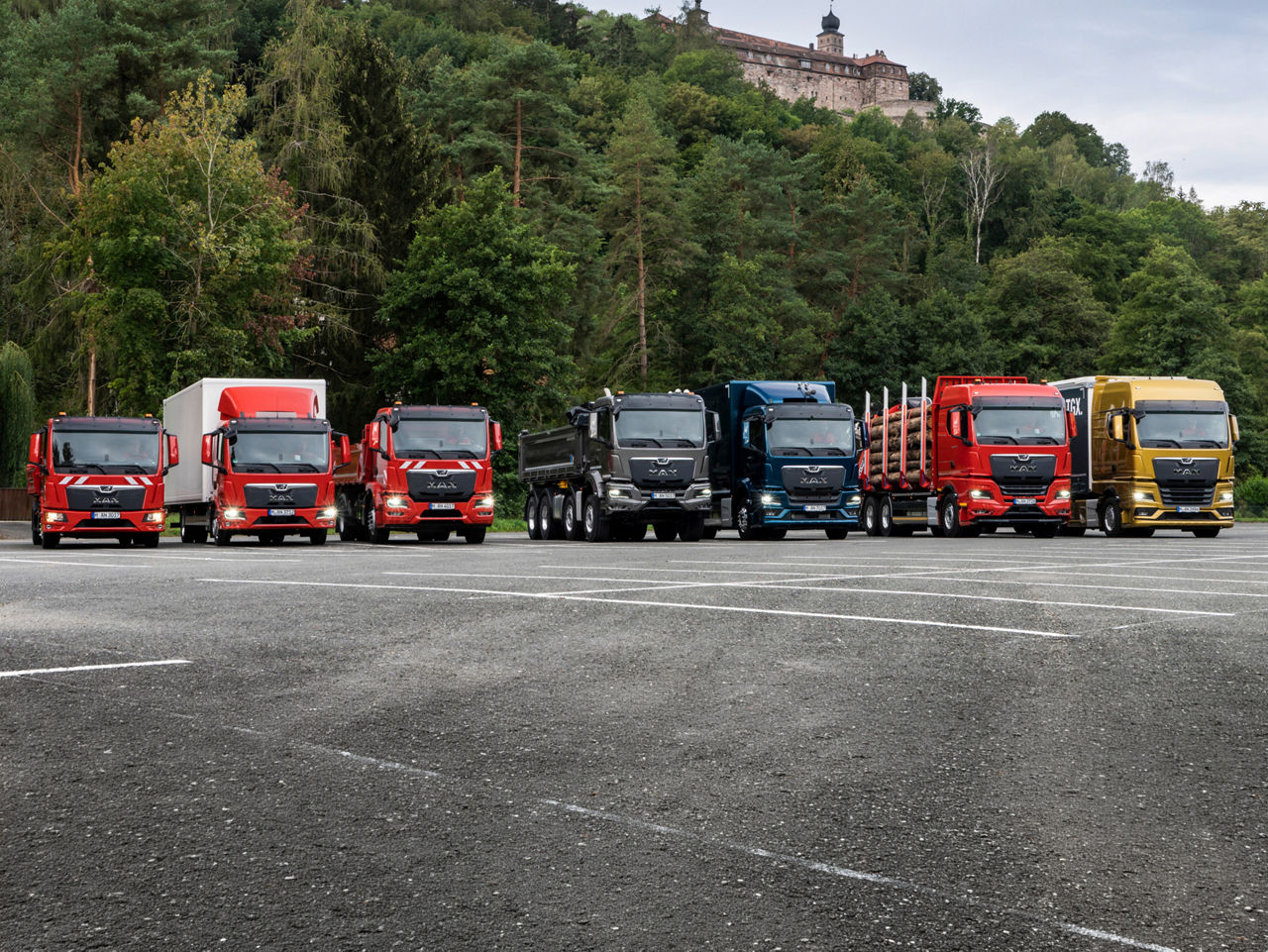 MAN Lkw Range mit unterschiedlichen Aufbauten