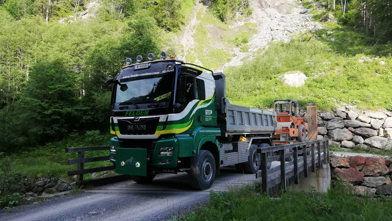 Im MAN TGS auf der Alm