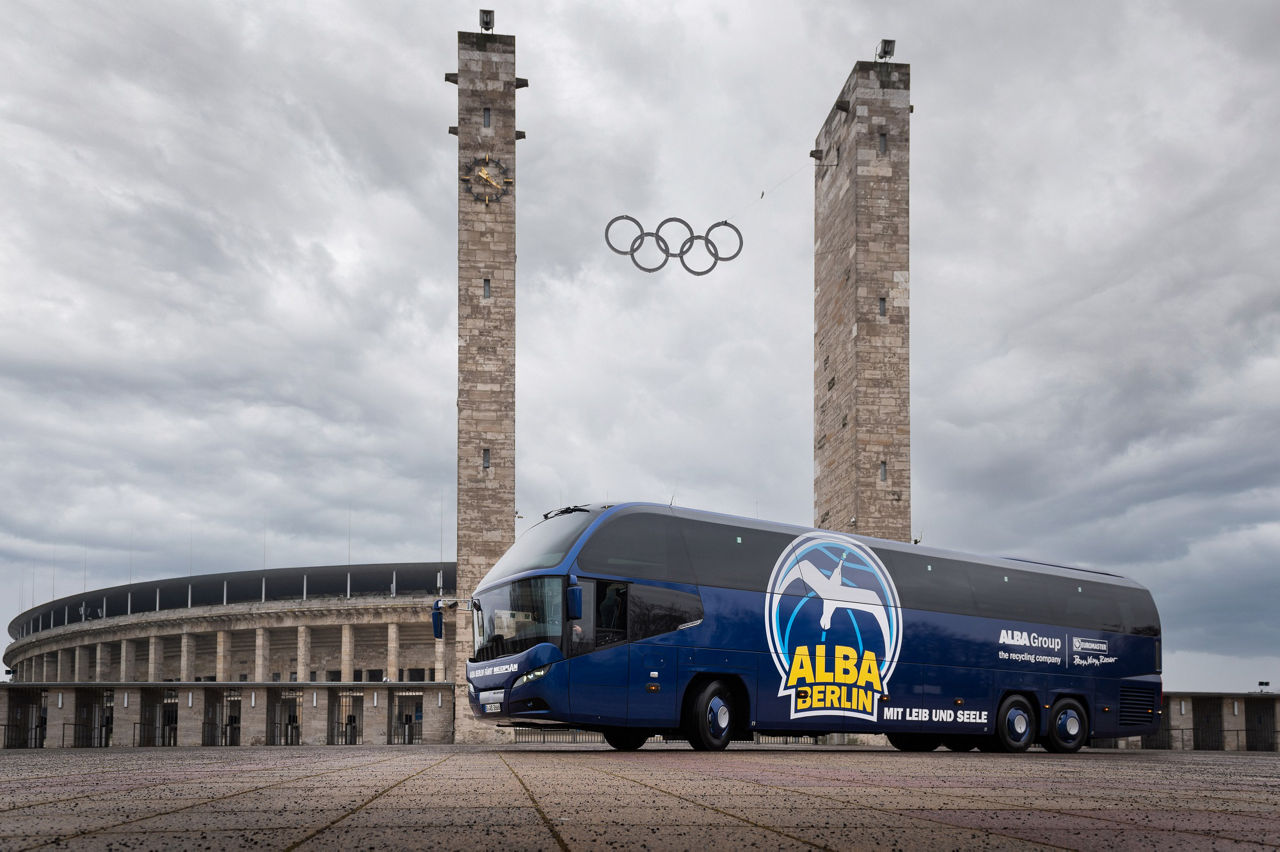 man-trucks-alba-berlin-team-bus-01314.jpg