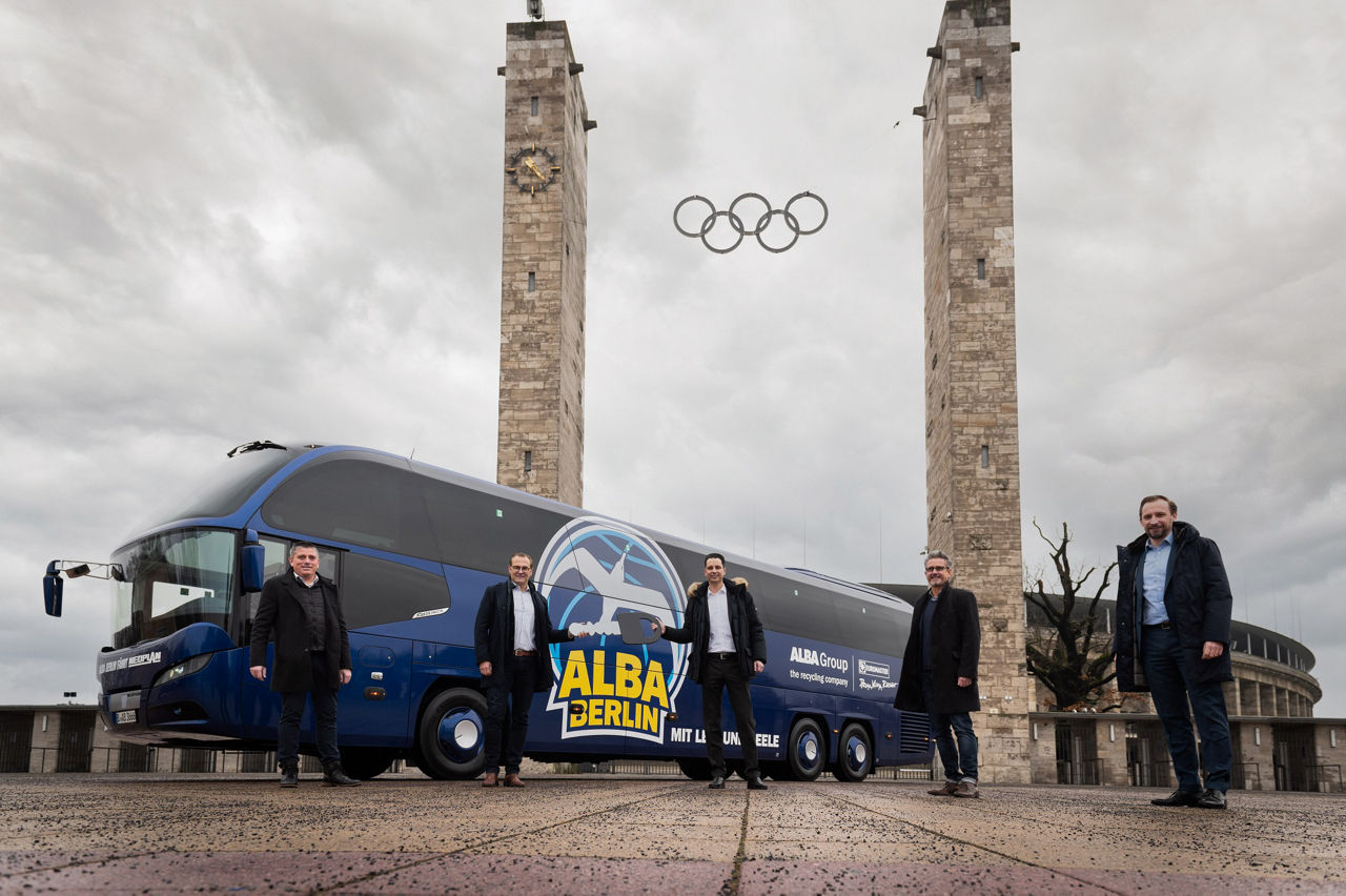 man-trucks-alba-berlin-team-bus-0140.jpg