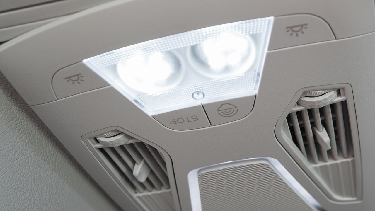 The standard Climatronic technology ensures a pleasant climate and regular fresh air supply in the passenger area