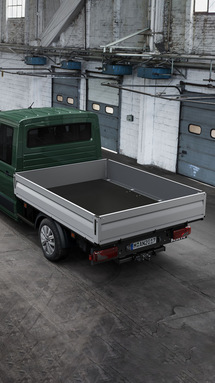 Die großzügige Pritsche bietet genug Platz für große Arbeitsmaschinen 