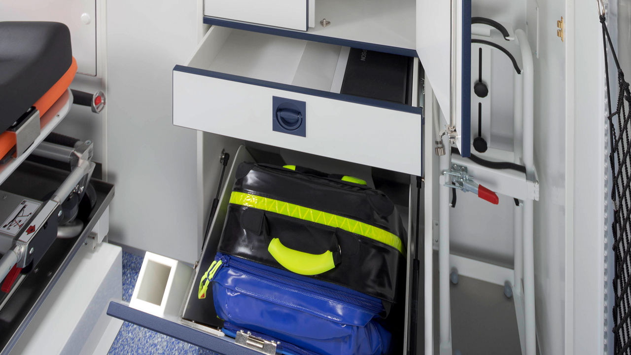 Optimierter Ein- und Aufbau im MAN TGE Rettungswagen 