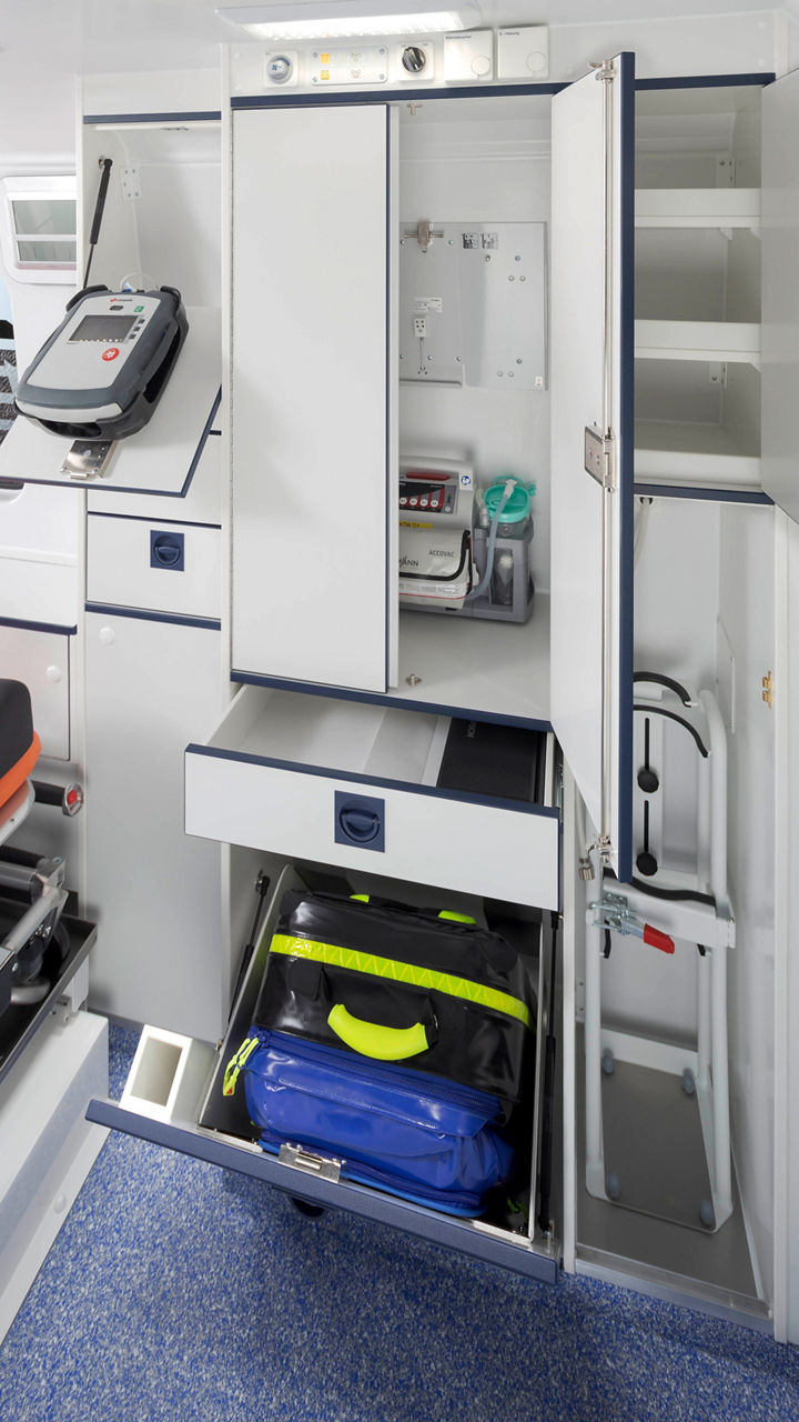 Optimierter Ein- und Aufbau im MAN TGE Rettungswagen 