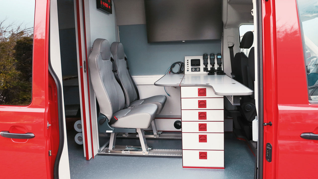 Der MAN TGE als Einsatzleitfahrzeug mit einem durchdachten Arbeitsplatz.