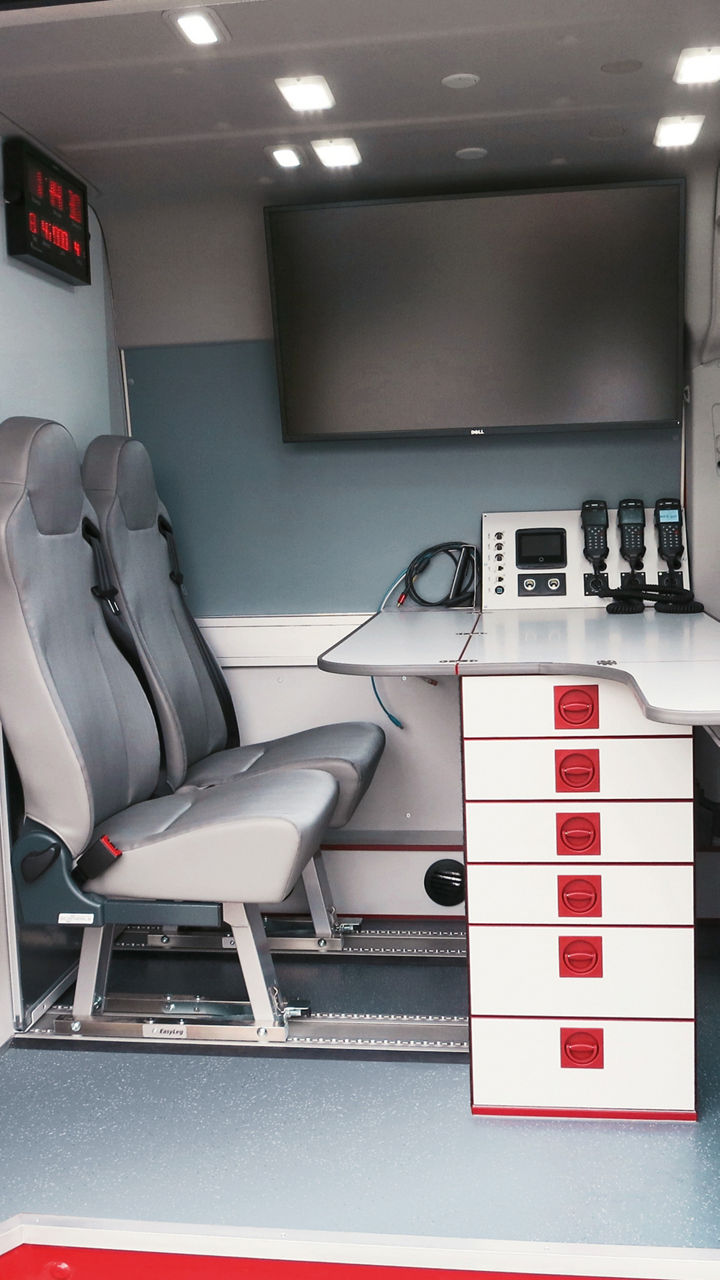 Der MAN TGE als Einsatzleitfahrzeug mit einem durchdachten Arbeitsplatz.