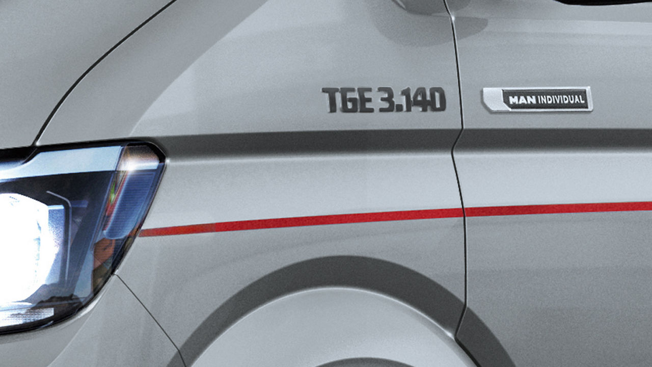 MAN Individual Lion S red design accents