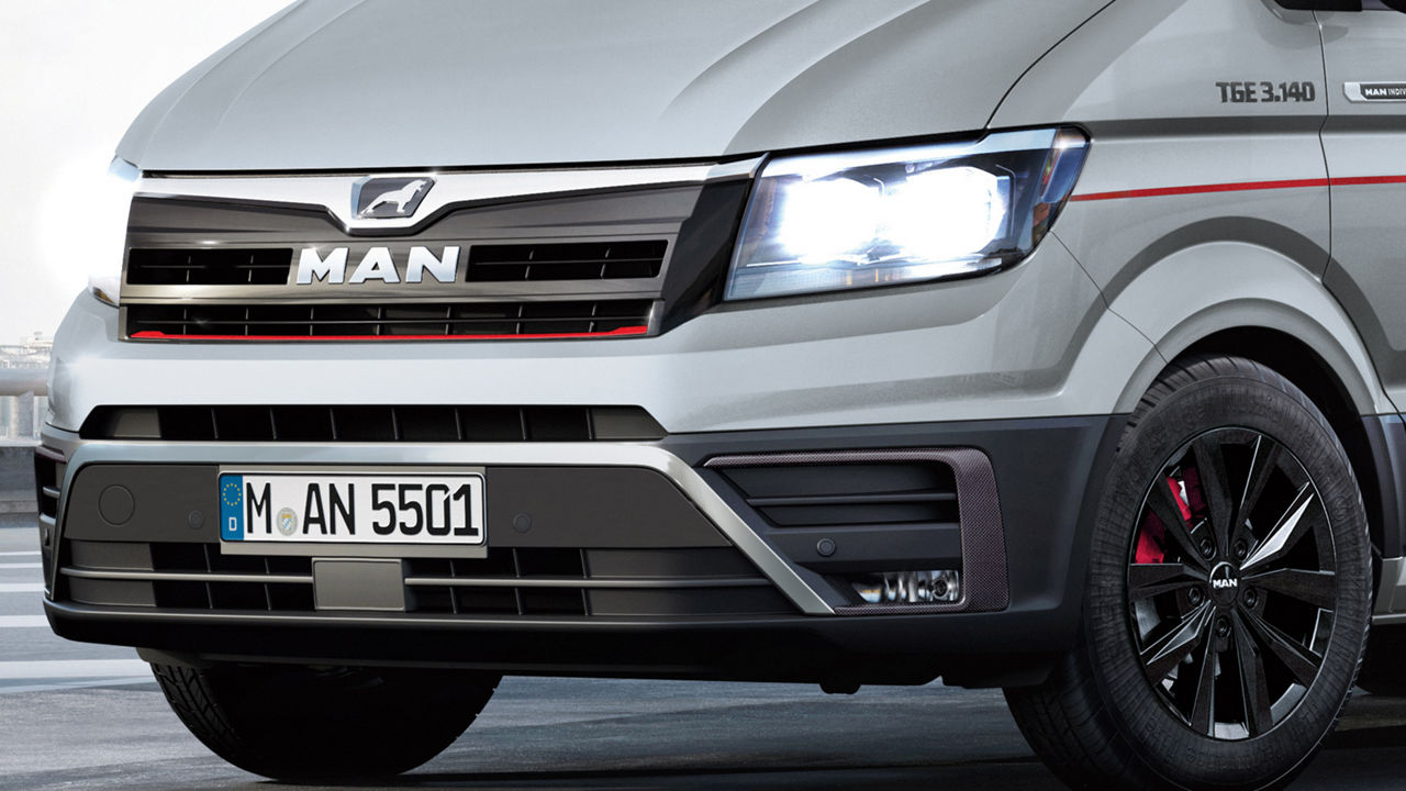 MAN Individual Lion S vehicle front