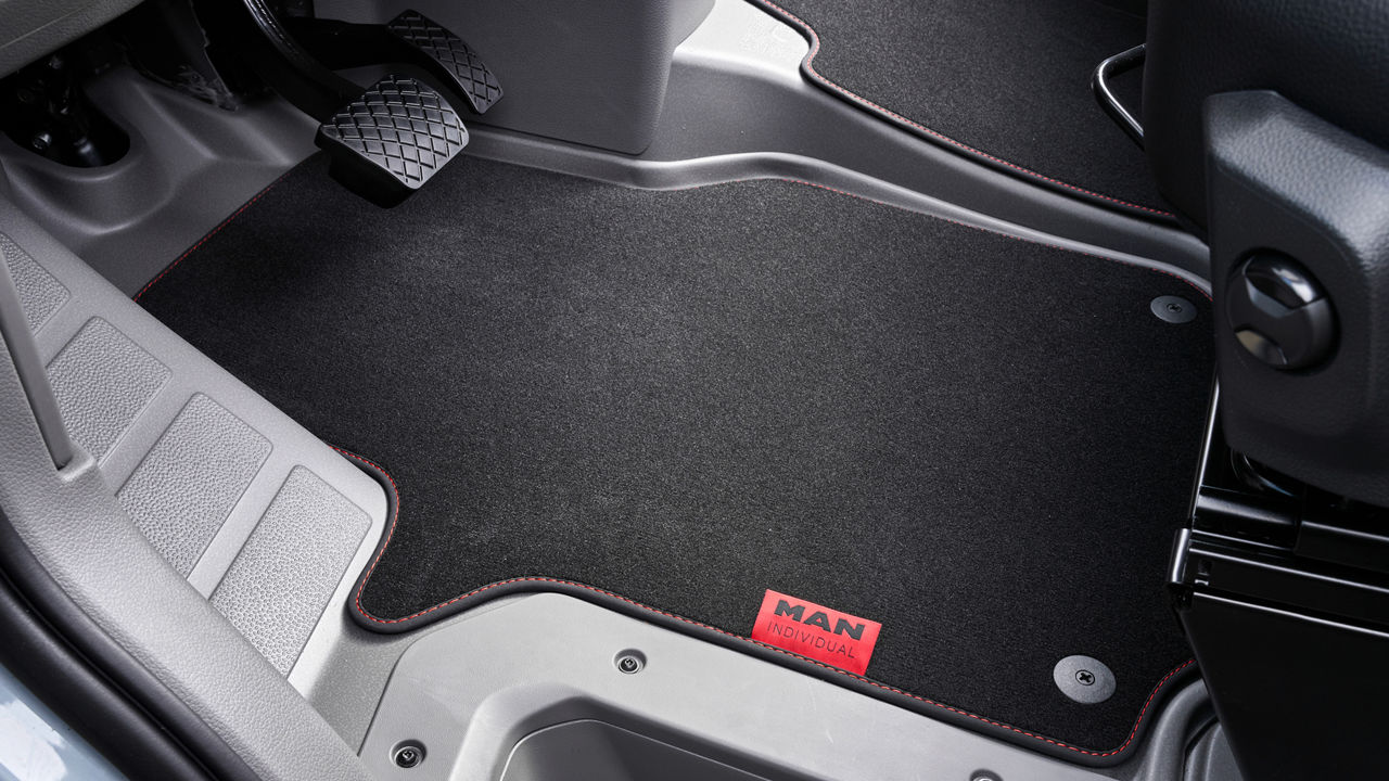 MAN Individual Lion S floor mats