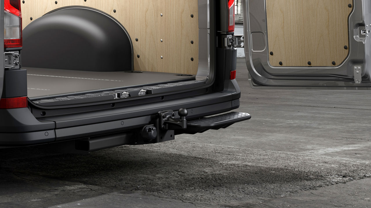 With the MAN TGE panel van, convenient loading starts with the low loading sill
