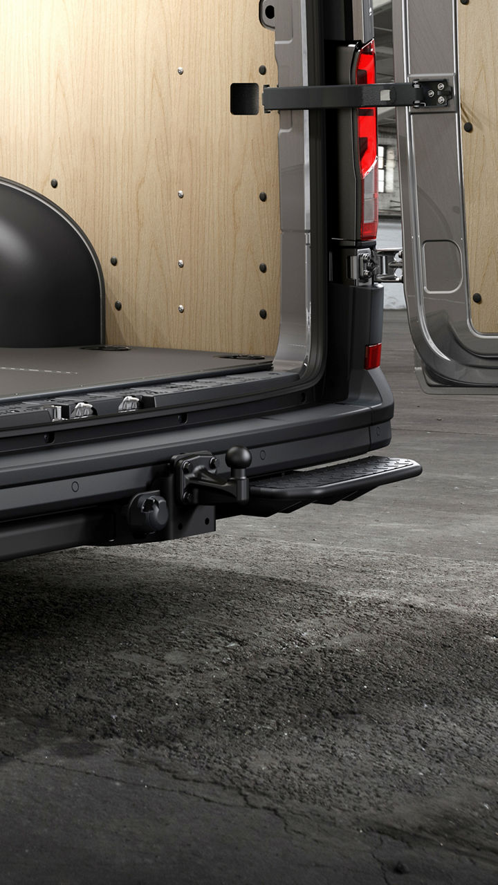 With the MAN TGE panel van, convenient loading starts with the low loading sill