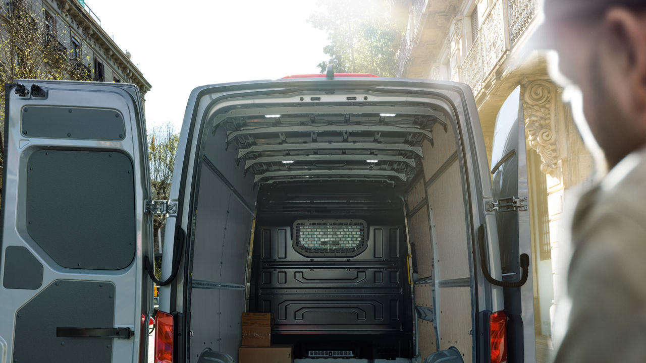 The LED cargo space lighting ensures optimum conditions during loading and unloading