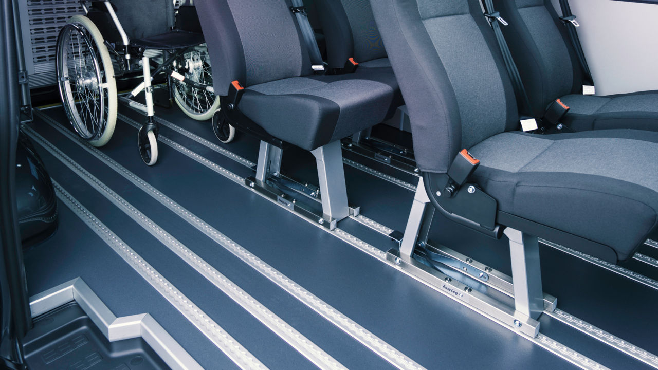 The flexible rail system in the MAN TGE Combi Van floor