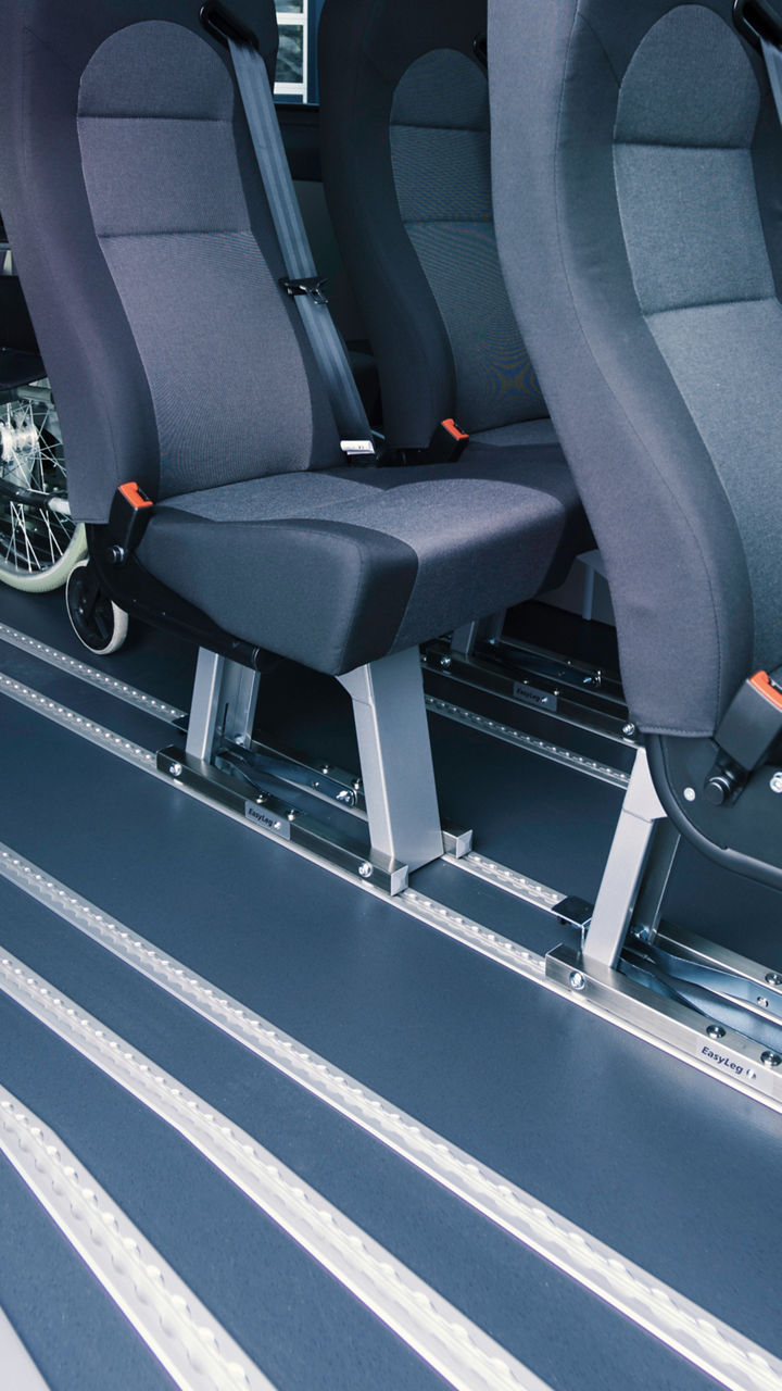 The flexible rail system in the MAN TGE Combi Van floor