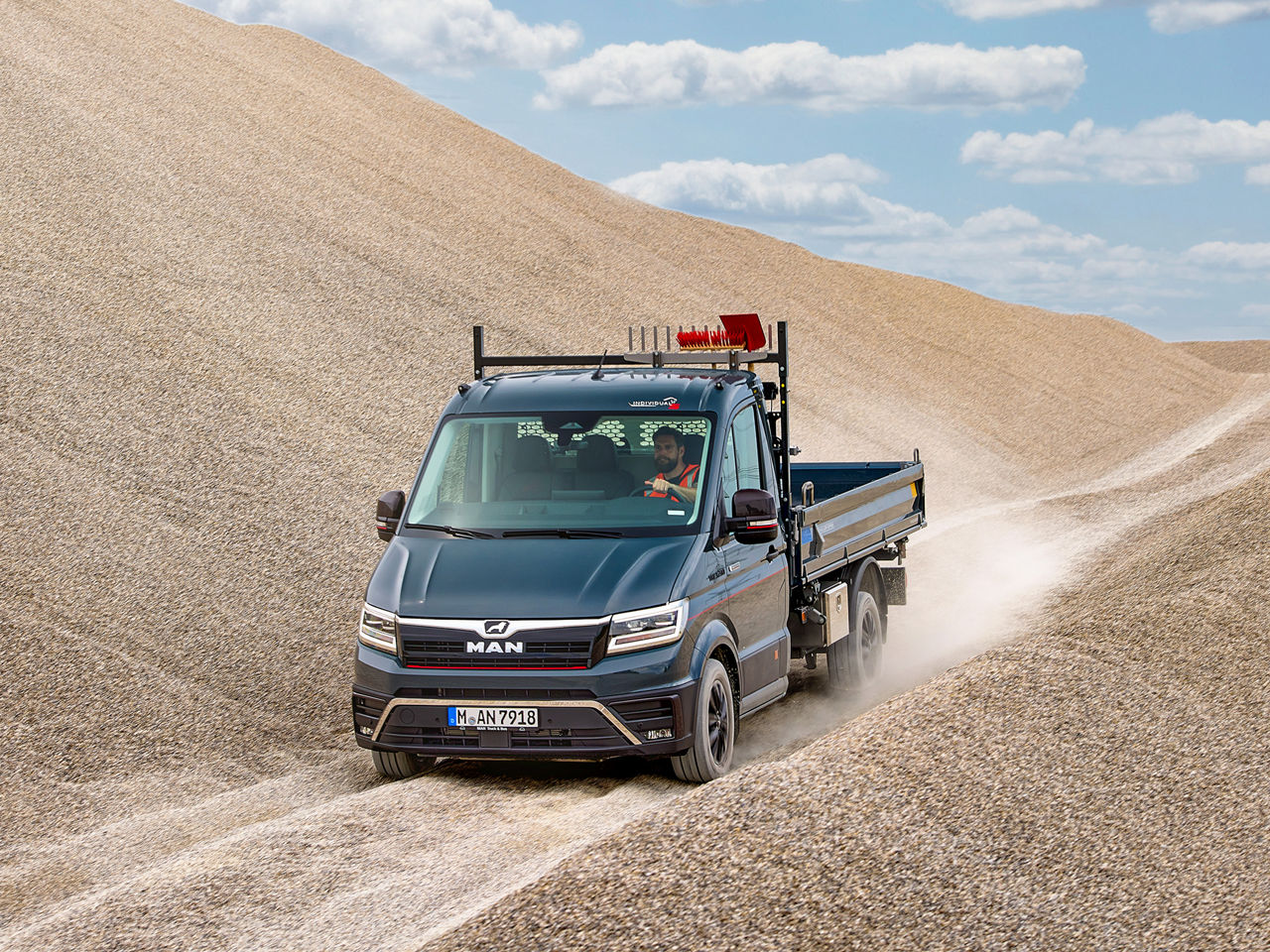 Safe on any road surface with the MAN TGE 4x4