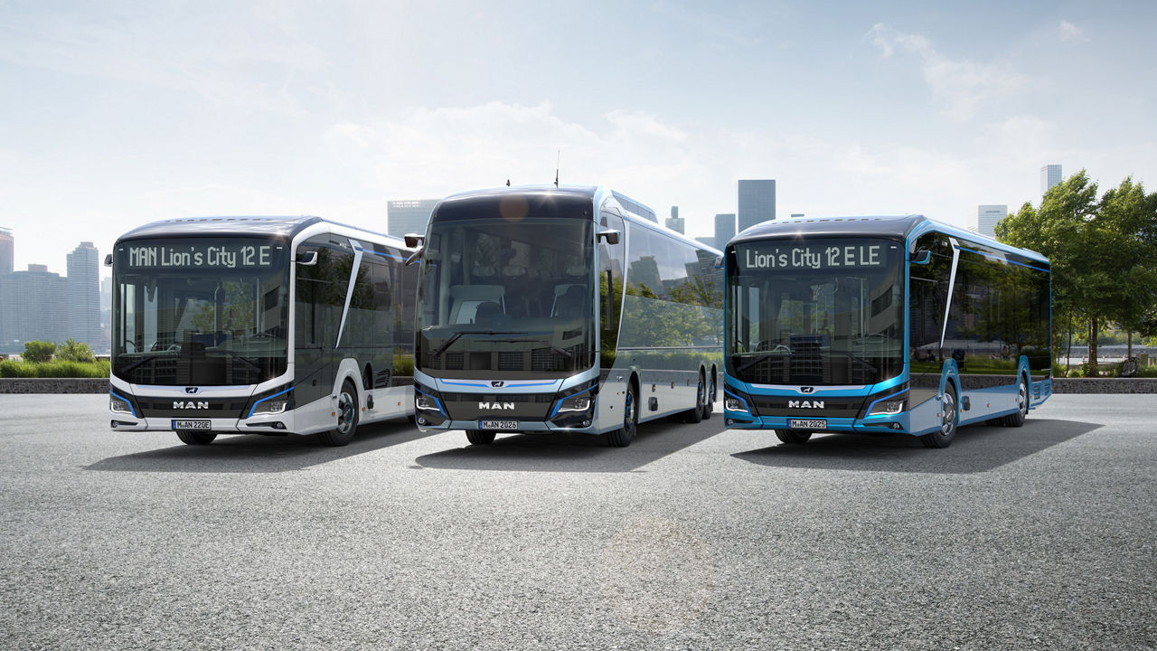 Die elektrischen Busse von MAN auf einem Parkplatz 