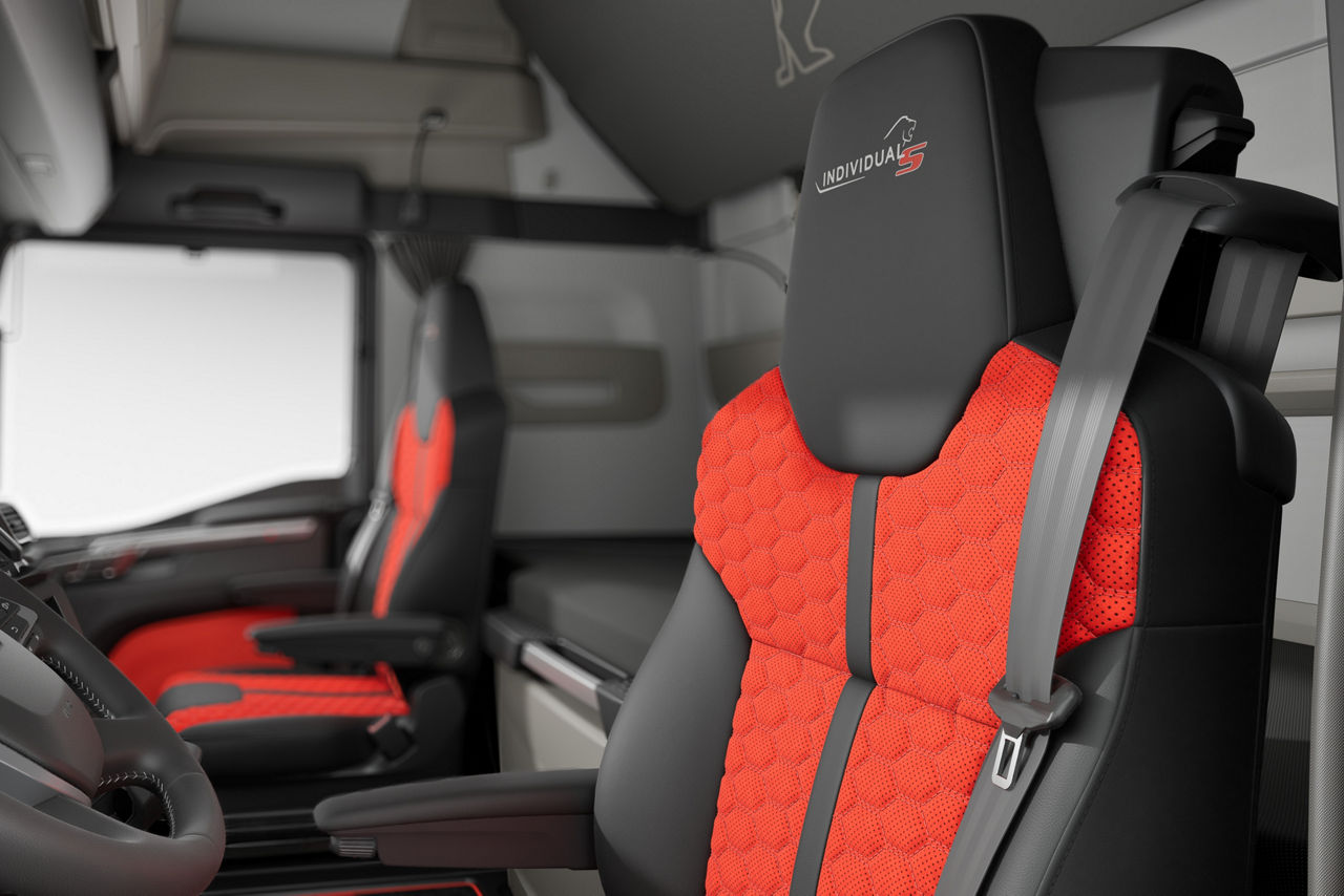 Driver’s seat with premium upholstery.