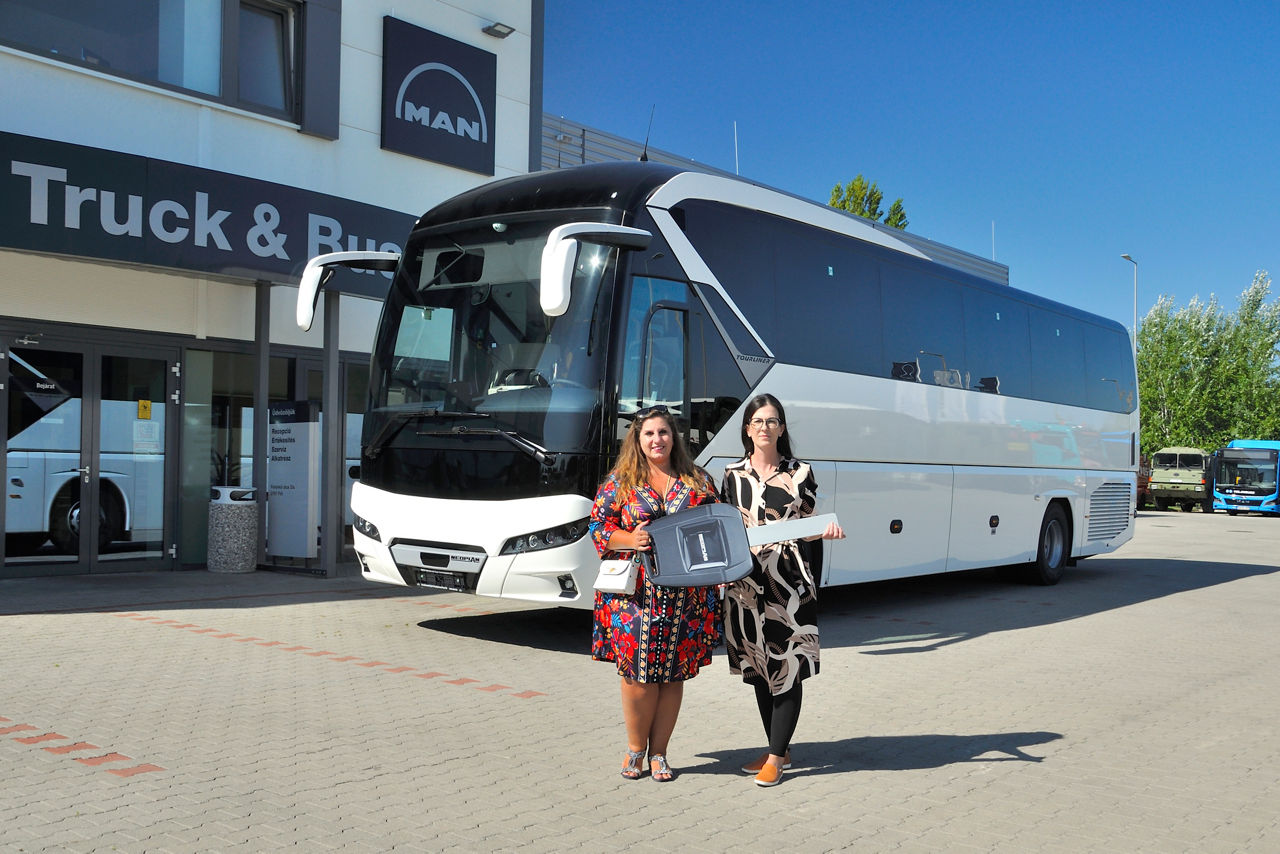 man_hu_press_P_Furia_Tours_Kft_NEOPLAN_Tourliner_atadas-01.JPG