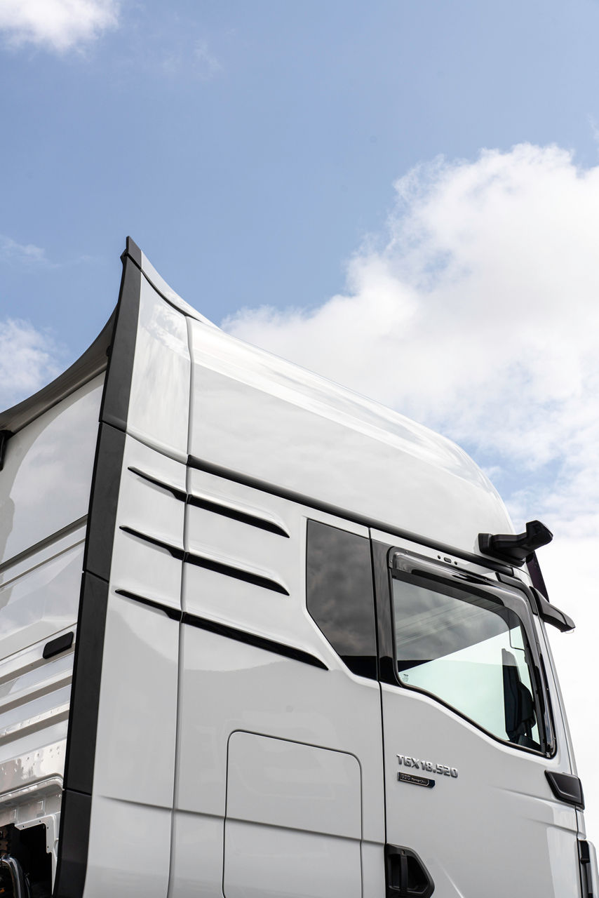 Abbildung eines Fahrerhauses mit angebrachten Aerodomes an den Seiten.