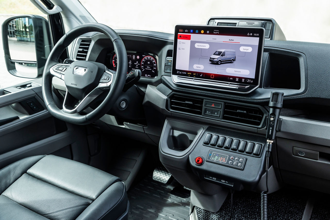 MAN TGE Minibus Cockpit