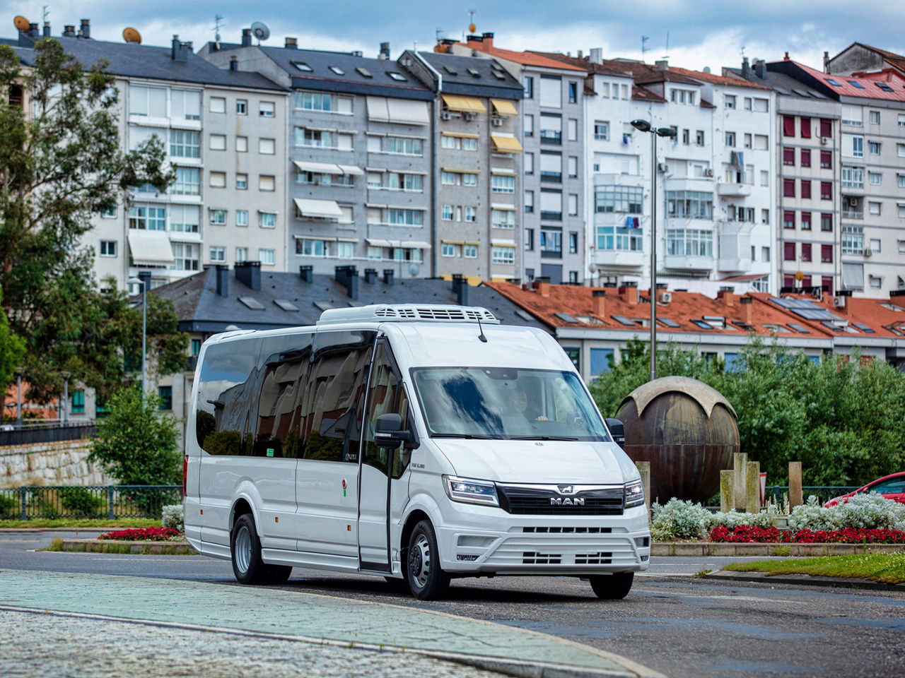 Microbús MAN TGE S20 carrozado por UNVI