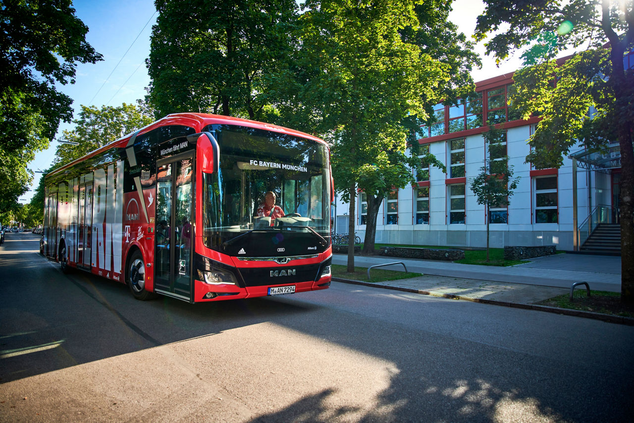 p-bus-eot-man-ebus-fc-bayern-01.jpg